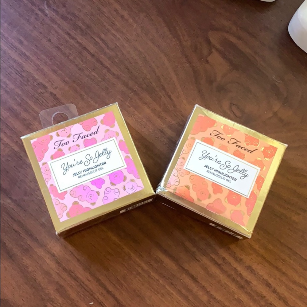 Too Faced you’re so jelly highlighter